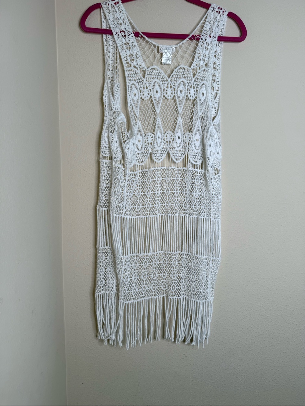 Dizzy Lizzy White Crochet Fringe Vest - Picture 3 of 6